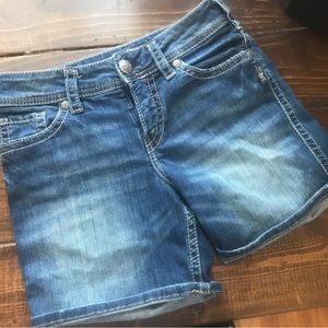 EUC Women’s Silver Jeans Suki Mid Short-Size 28 X L4 Super Stretch